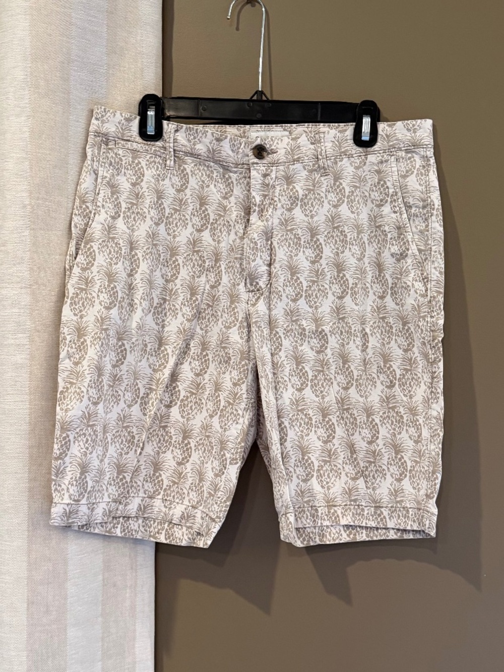 Goodfellow Men's Tan & Cream Pineapple Shorts, Vacation, Flat Front  Size 32